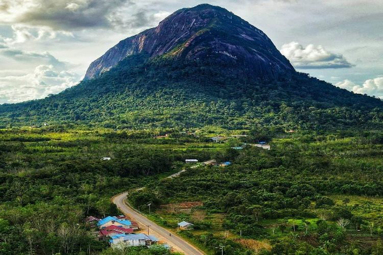Kalahkan Australia, Kalimantan Barat Memiliki  Bukit Raksasa Terbesar di Dunia, Tinggi Mencapai 1.002 Mdpl