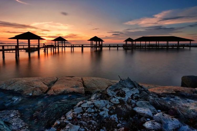Suguhkan Pesona Pantai Bak Luar Negeri, Wisata di Kalimantan Barat Ini Jadi Destinasi Populer Wisatawan