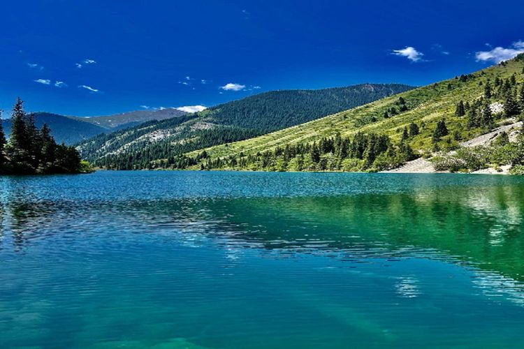 Awalnya Area Penambangan Emas, Disulap Jadi Danau Buatan Di Kalimantan Barat, Mampu Menarik Wisatawan!