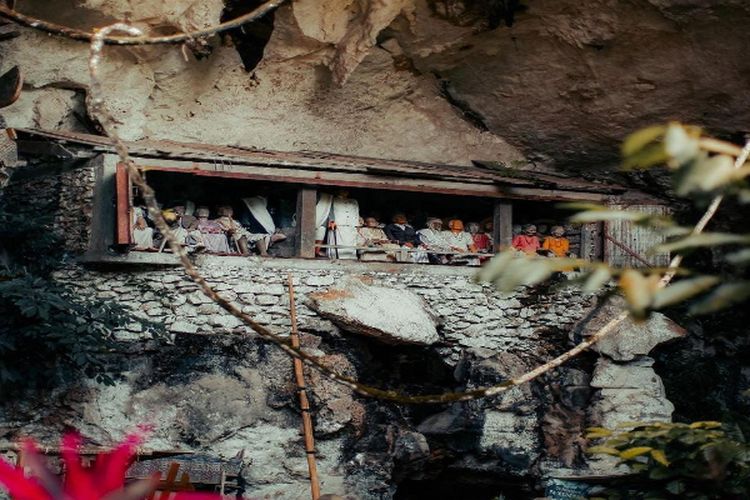 Bak Sepasang Kekasih, Destinasi Unik Goa di Sulawesi Selatan Ini Simpan Peti Jenazah, Aura Horror Tak Terlihat