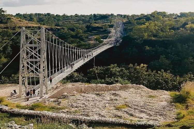 Tak Lagi Seberangi Sungai, 2 Desa di Jombang Jawa Timur Kini Punya Jembatan Gantung! Kokoh hingga 50 Tahun?