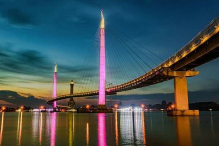 Tingginya 80 Meter! Menara di Kota Jambi Ini Terhubung dengan Jembatan Mewah Senilai Rp 88,7 Miliar