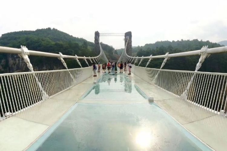Jembatan Kaca Bromo, Salah Satu Jembatan Kaca Terpanjang Se-Indonesia, Sudah Pernah Melewati?
