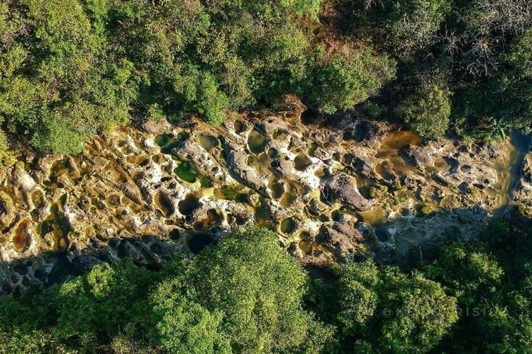 Hanya di Jombang Jawa Timur, Sungai dengan Seribu Lubang Alami Ini Tawarkan Nuansa Eksotis Bak Negeri Dongeng