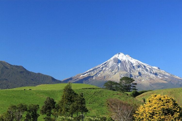 Telah Ada 120.000 Tahun, Gunung Taranaki Selandia Baru Disebut sebagai Gunung Paling Sempurna di Dunia!