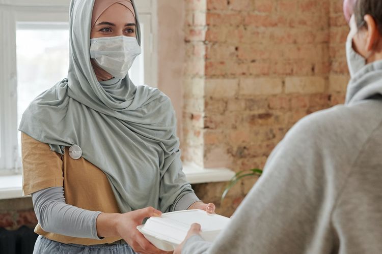 Sering Dianggap Remeh, Ini 3 Sebab Pahala Sedekah Terus Berlipat Ganda Menurut Syaikh Sa’ad bin Nashir