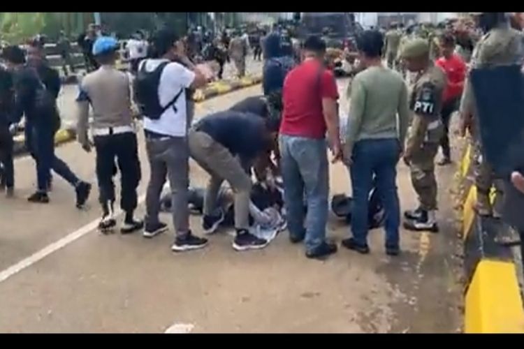 Miris! Bocah 7 Tahun Tergeletak di Pinggir Jalan dalam Keadaan Tak Sadar Usai Diduga Konsumsi Minuman Keras