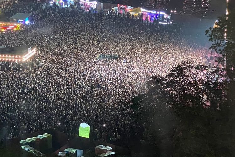 Lautan Manusia Penuhi Pestapora 2023 Saat Sheila On 7 Tampil, Sukses Nostalgia Bersama