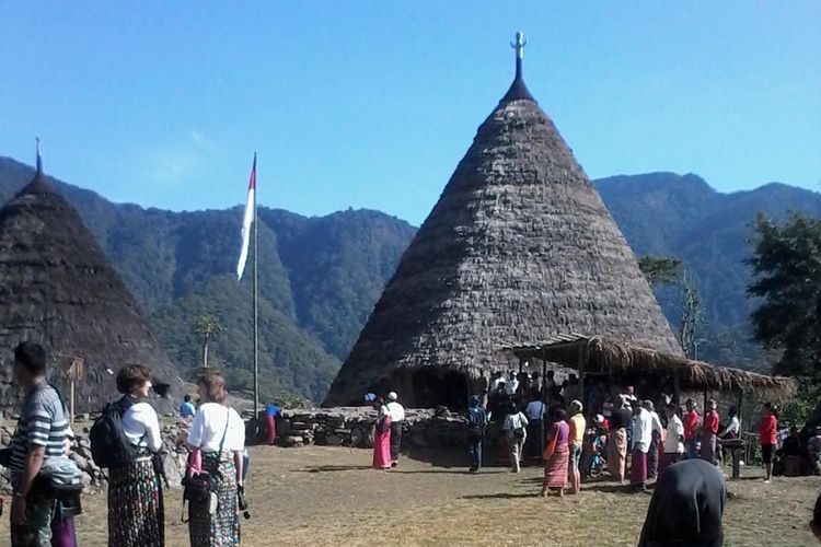 Dijuluki Surga di Atas Awan, Desa Waerebo Flores Terletak 1.100 di Atas Laut, Penemunya Bukan orang Flores?