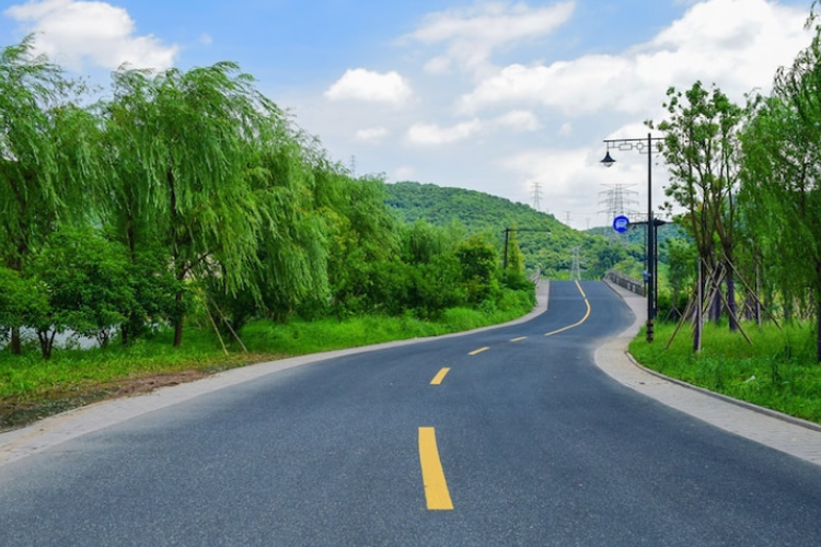 Mangkrak 3 Tahun! Proyek Perbaikan Jalan Senilai Rp15 Miliar di Sulawesi Selatan Ini Sampai Diprotes Warga