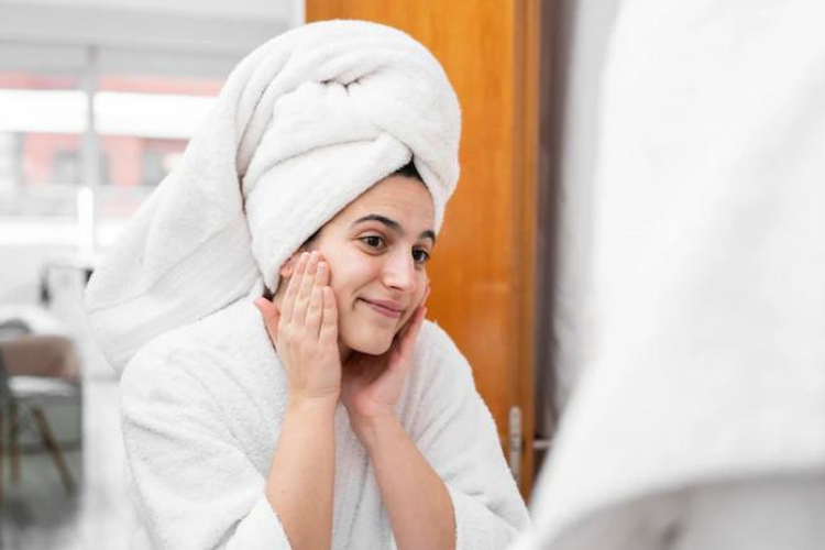 7 Tips Jaga Kulit dari Jerawat! Hal yang Sering Disepelekan Justru Pemicu Jerawat, No 6 Hindari…