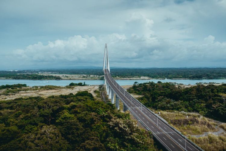 Hanya Dibangun Selama 5 Bulan, Jembatan Gantung di Kalimantan Barat Ini Telan Biaya hingga Rp13,65 Miliar