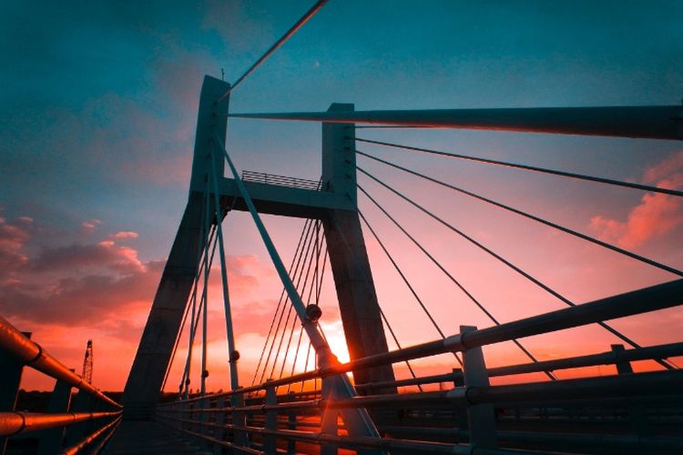 Ternyata Kalimantan Selatan Punya Jembatan Terpanjang Hingga 1.082 Meter! Pesonanya Tak Tertandingi