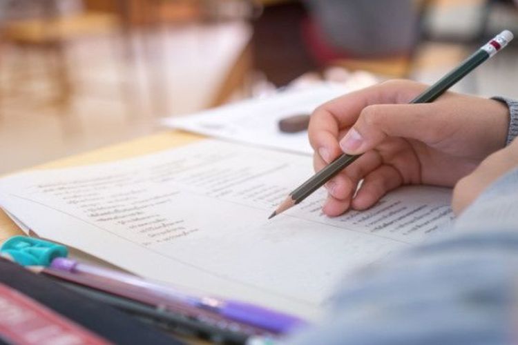 Nilai Auto 100, Pelajari 10 Contoh Soal UTS-PTS Bahasa Indonesia Kelas 7 SMP Semester 1 K13 dan Jawaban