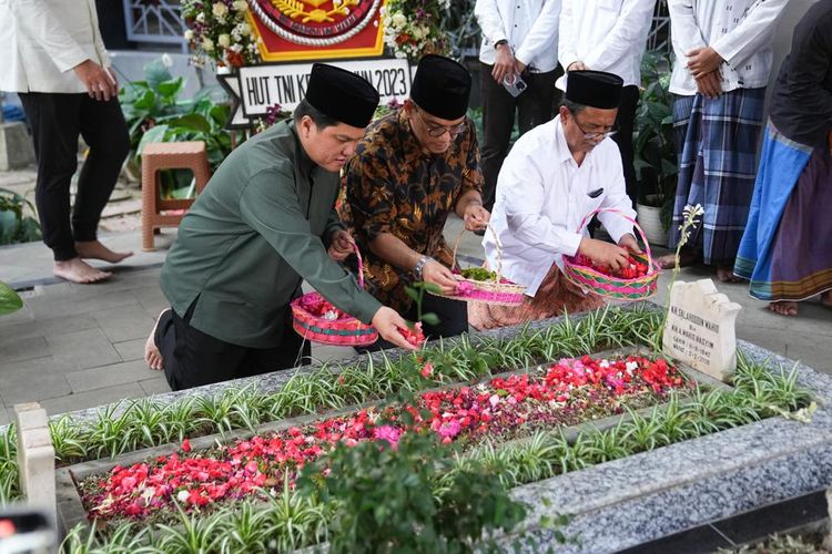 Gus Billy Bela Aksi Erick Thohir saat Berziarah ke Makam Pendiri NU: Kita Melanjutkan Tradisi Baik!