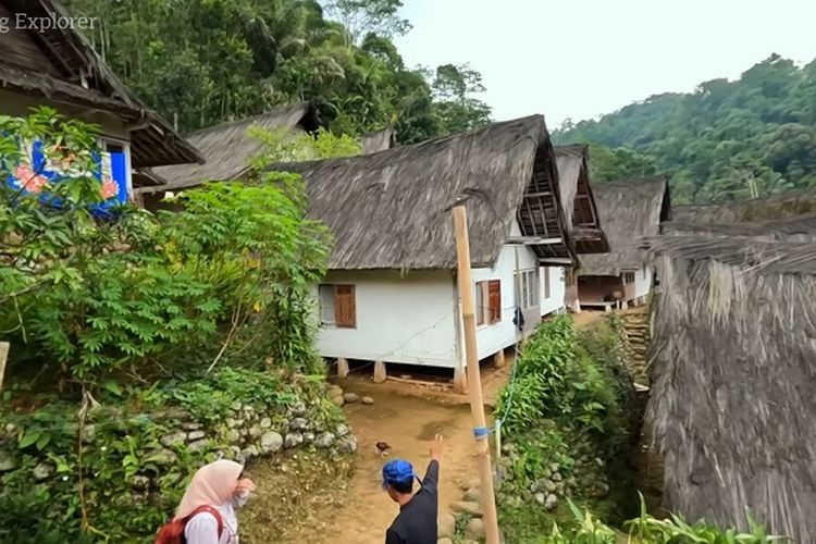 Hidup Tanpa Teknologi dan Listrik, Kampung Adat di Jawa Barat Ini 1 Rumah Tidak Boleh 2 KK, Kenapa?