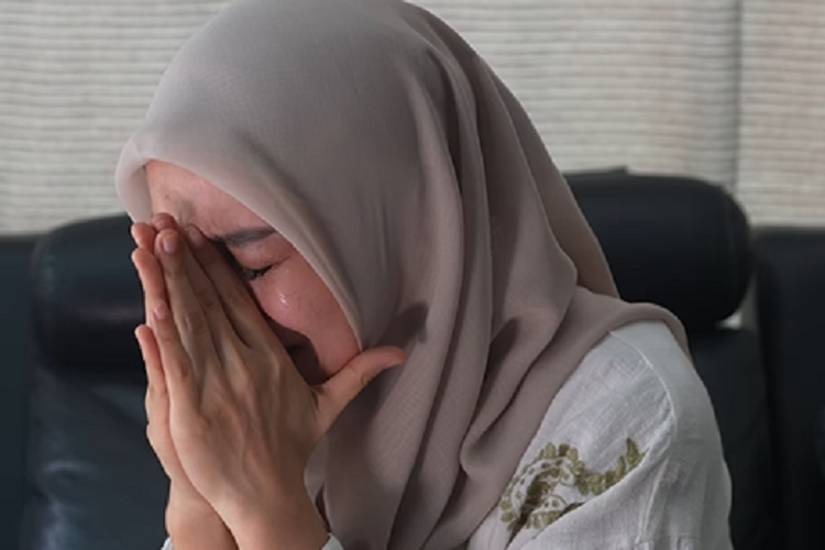 Viral! Tangis Lesti Kejora Pecah saat Sambut Live Perdana di Shopee, Apa yang Terjadi?