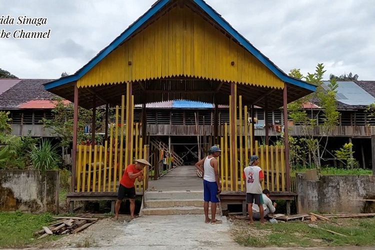 Wow! Dibangun Sejak 1860-an, Rumah Tertua di Kalimantan Barat Ini Dihuni Lebih dari 100 Orang, Kok Bisa?
