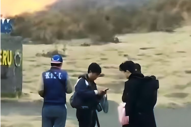 Gunung Bromo Berhenti Beroperasi Lagi Akibat Kebakaran oleh Pasangan yang Menyalakan Flare saat Pre-wedding!