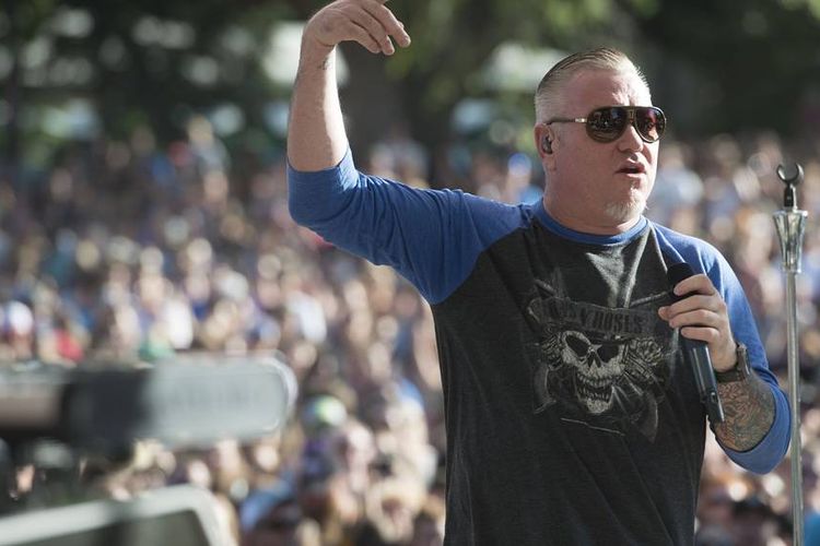 Lama Tak Terdengar Kabar dan Sempat Vakum, Steve Harwell Eks Vokalis Smash Mouth Dikabarkan Meninggal Dunia