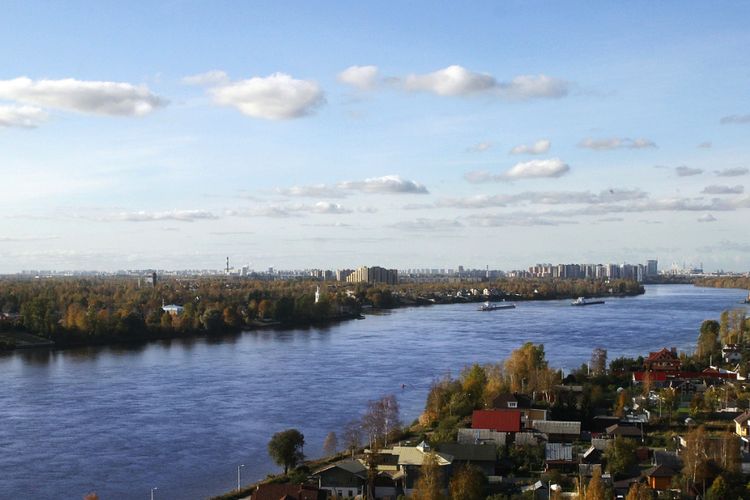Eksotisme Tepian Sungai ‘Kota Tambang’ di Kalimantan Timur ini Sajikan Panorama Senja Paling Beda, Bisa Tebak?