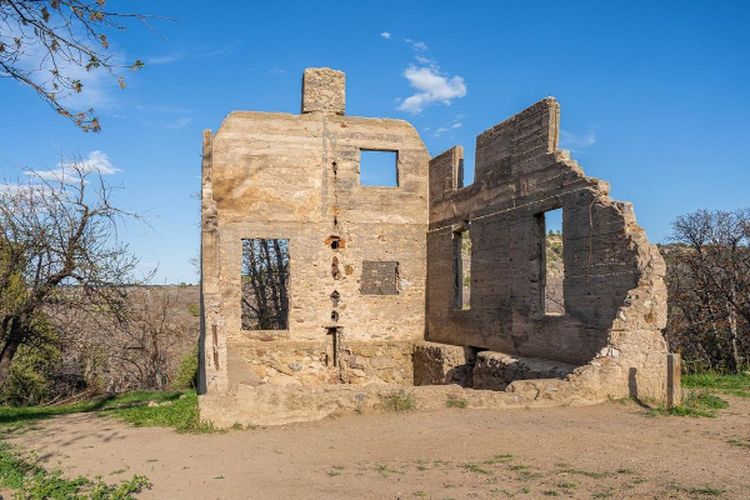 Gedung Asrama Rp 655 Juta di Kalimantan Barat Ini Sempat Rugikan Negara Hingga Ratusan Juta Rupiah