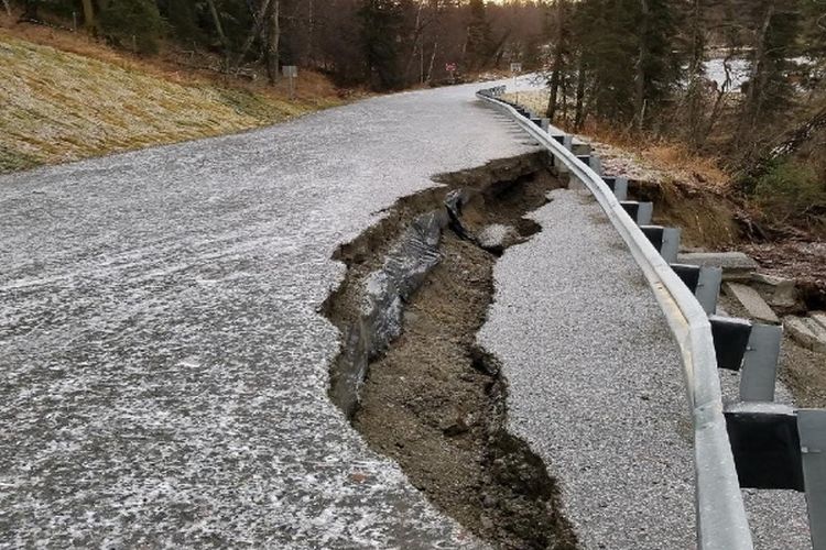 Negara Tekor Rp 7,4 Triliun, Pembangunan Jalan di Lampung Tidak Maksimal dan Tak Sesuai dengan Anggaran