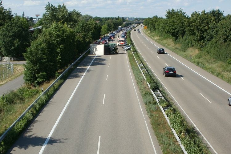 Dana Kurang Hingga Ditalangi Australia, Jalan Pontianak-Tayan Kalimantan Barat Ini di Bangun Sejak 2006