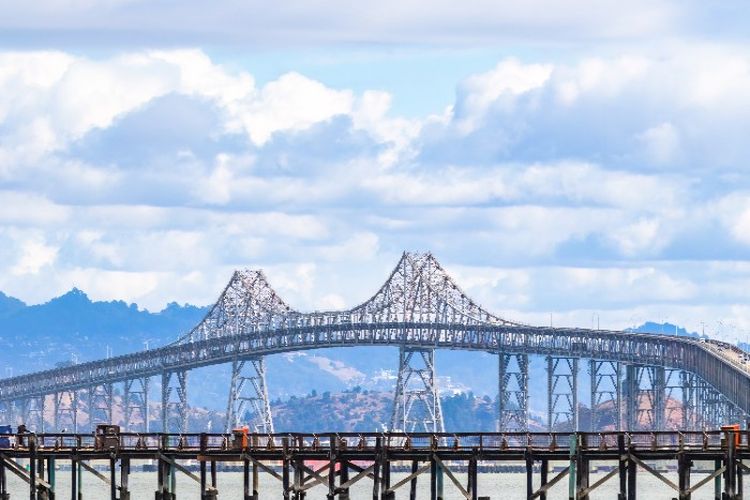 Panjangnya 15,3 Km, Jembatan Terpanjang di Kalimantan Timur Ini Beberapa Kali Diseruduk Kapal Tongkang