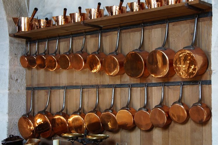 Ibu Rumah Tangga Wajib Tahu! Ini Trik Bersihkan Kerak Hitam Membandel Pada Panci, Ternyata Cuma Pakai 3 Bahan