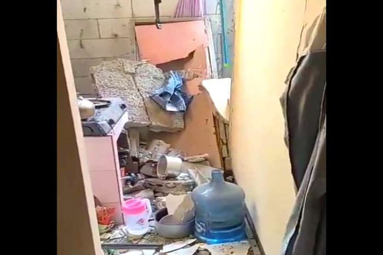 Astaga! Sebuah Kontrakan di Cibinong Ini Hancur Mendadak Gara-gara Pengharum Ruangan, Kok Bisa ya?