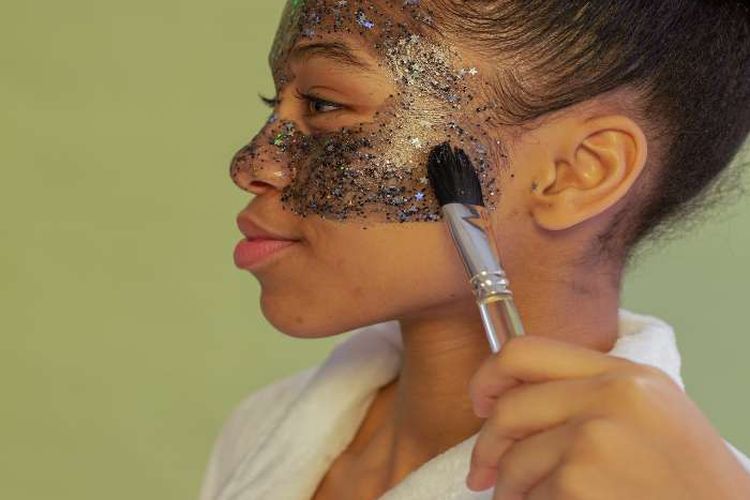 Anti Ribet dan Ramah di Kantong, 3 Bahan Alami ini Ampuh untuk Exfoliasi Biar Wajah Cerah, Bahkan Awet Muda