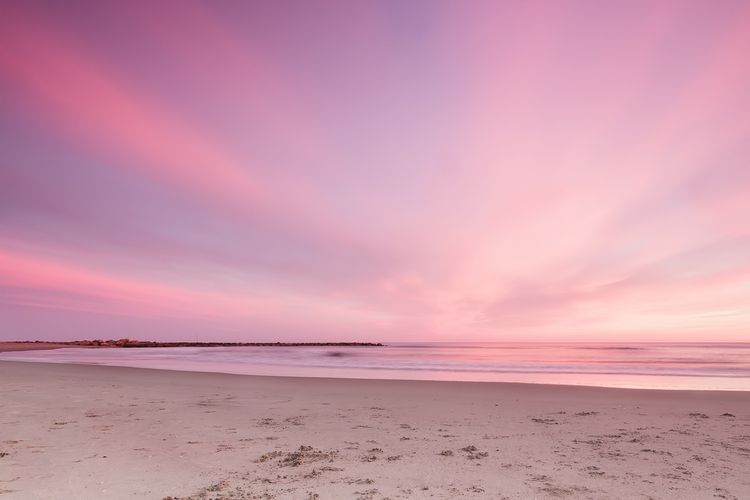 Tiketnya Hanya Rp10 Ribu! Pink Beach di Labuan Bajo NTT jadi Rekomendasi Pantai Indah yang Wajib Dikunjungi!