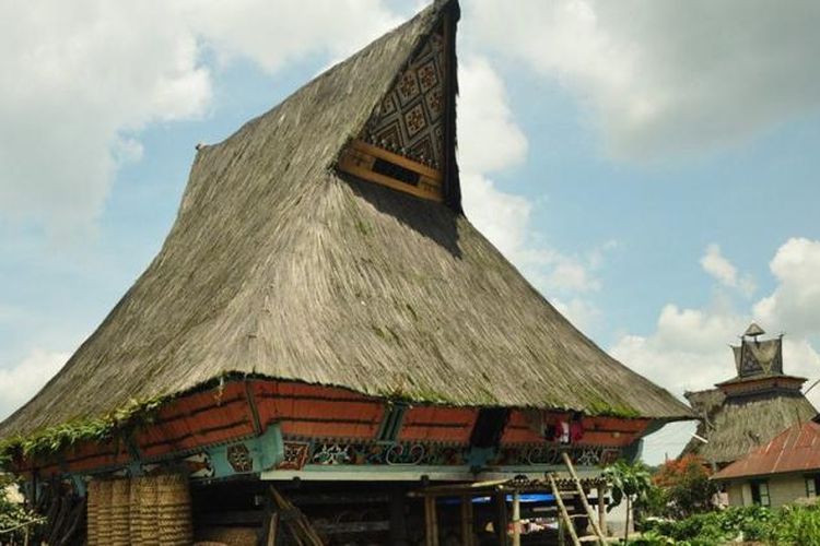 Usianya Lebih dari 100 Tahun, Rumah Adat di Karo, Sumatera Utara Ini Tidak Menggunakan Paku Atau Kawat?