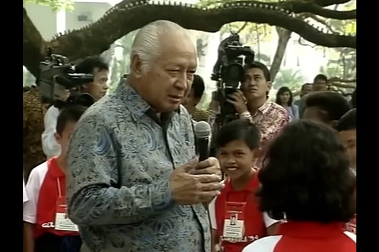 Langsung di Depan Soeharto, Pertanyaan Anak SD Sulteng Bikin Merinding: Kenapa Presiden RI Cuman Satu?