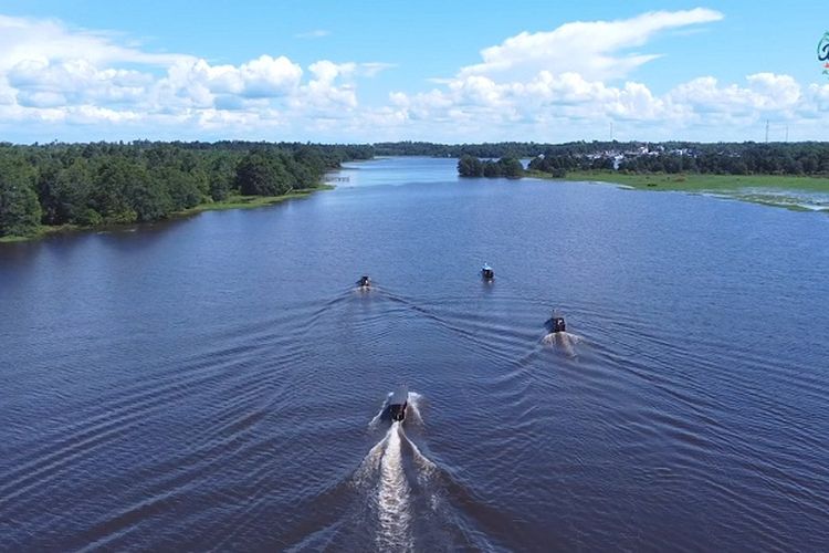 Luasnya 15.000 ha, Kutai Barat Punya Danau Terbesar se-Kalimantan Timur yang Dikelilingi Kampung di Atas Air