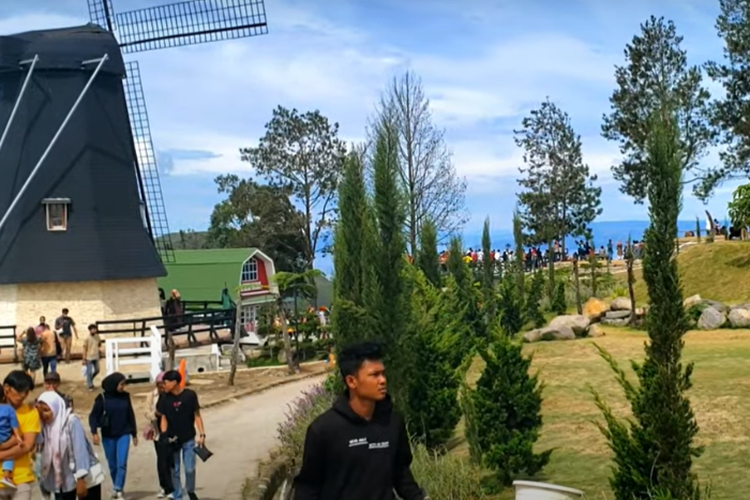 3 Jam dari Kota Medan, Wisata di Sumut Ini Tawarkan Vibes Belanda dan Pemandangan Danau Toba yang Indah