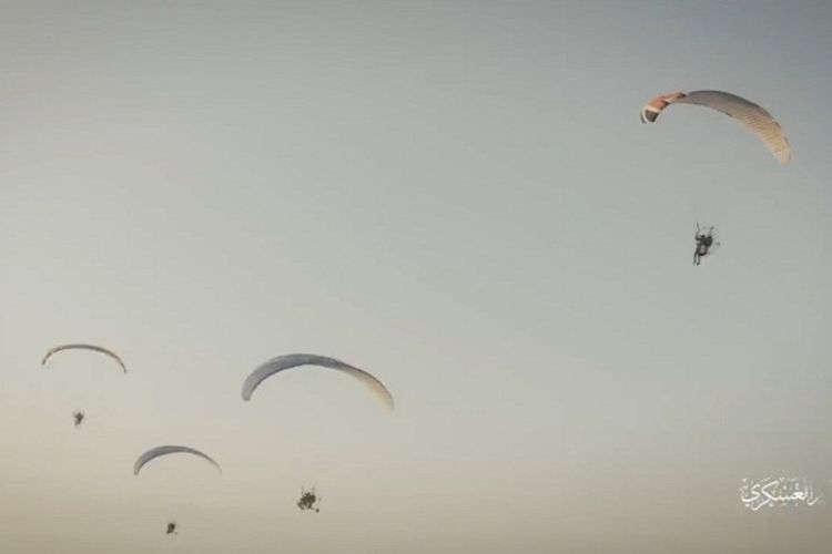 Hamas Palestina Buat Israel Kalang Kabut, Gunakan Teknik Paragliding Juga Serangan Pakai Drone dari Udara