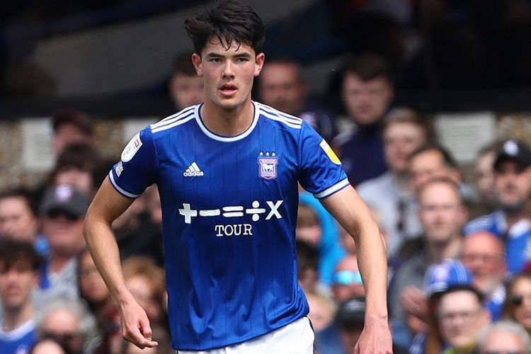 Bek Timnas Indonesia Elkan Baggot Bantu Ipswich Town Menang 5-2 Atas Cardiff City, Performa Kian Melejit