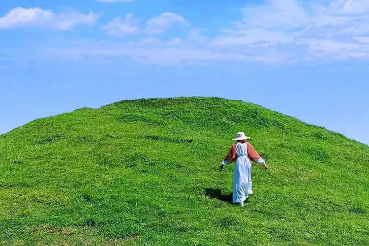 Jaraknya 16 Km dari Jogja, Candi Abang Ini Bentuknya Mirip Bukit Teletubbies di Latari Panorama Gunung Merapi