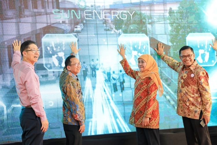 Berkapasitas 9,8 MWp, Gubernur Jawa Timur Resmikan Pabrik Kertas yang Pakai PLTS Guna Menunjang Operasional