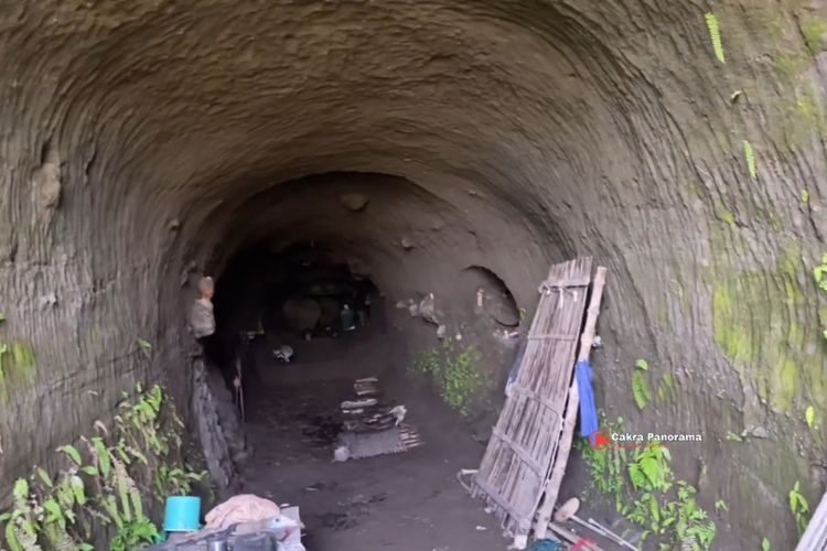 Ngeri! Warga Gali Gunung di Mojokerto dan Temukan Istana Terpendam yang Dipenuhi oleh Jimat Misterius?