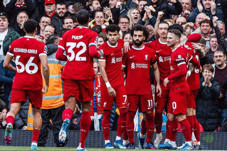 Fans Liverpool FC Kibarkan Bendera Palestina dan Spanduk di Stadion Sebagai Tanda Dukungan ke Gaza