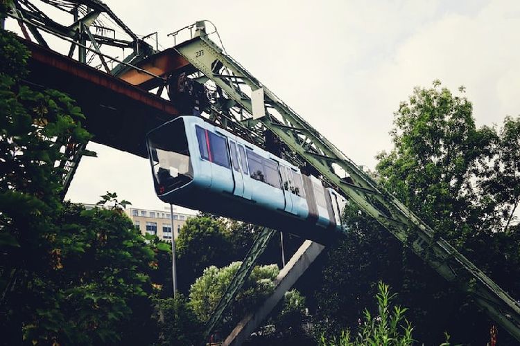 Monorel Gantung Pertama Dibuka di Wuhan China, Mampu Melesat hingga 60 km Per Jam, Beroperasi Tanpa Masinis?