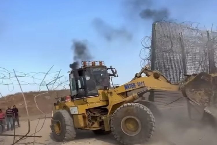 Update Terkini! Pejuang Hamas Palestina Berhasil Robohkan Pagar Pembatas Israel Setelah 17 Tahun Terblokade