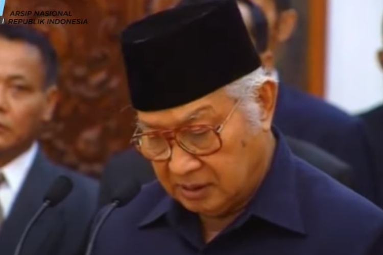 Soeharto Malah Pergi ke Mesir Saat Keamanan Indonesia Tidak Kondusif, 14 Menteri Hengkang Karena…