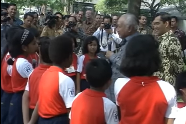 Soeharto Bongkar Apa Hobinya Saat Kecil, Sepak Bola dengan Buah yang Dibakar, Apa Itu?
