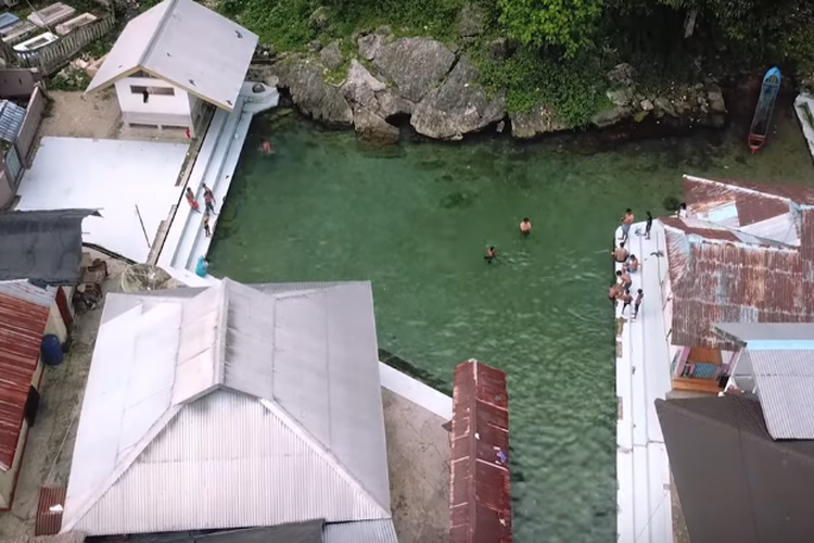 Jarang Diketahui! Sungai Keramik di Desa Sawai Maluku Tengah Ini Punya Air Jernih dan Tak Pernah Surut