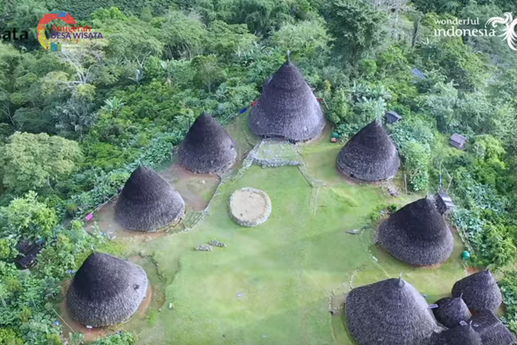 Atap Bentuk Kerucut, Menikmati Pesona Desa Adat Wae Rebo NTT, Bagai Negeri di Atas Awan dari Timur Indonesia