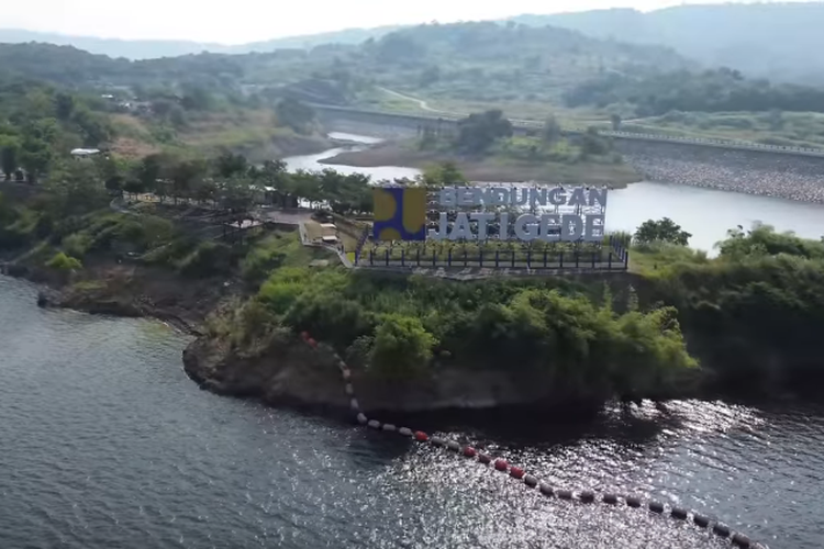 Intip Waduk Jatigede di Sumedang yang Daya Tampung Capai 979,5 Juta Meter Kubik, Kini Muncul Makam Keramat?